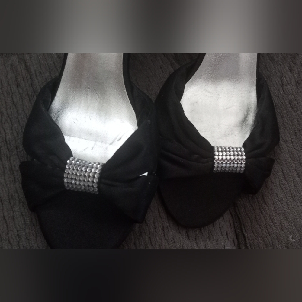 Caparros Black Satin Heels Rhinestone Detail 2" heel Size 8.5B - Picture 4 of 4